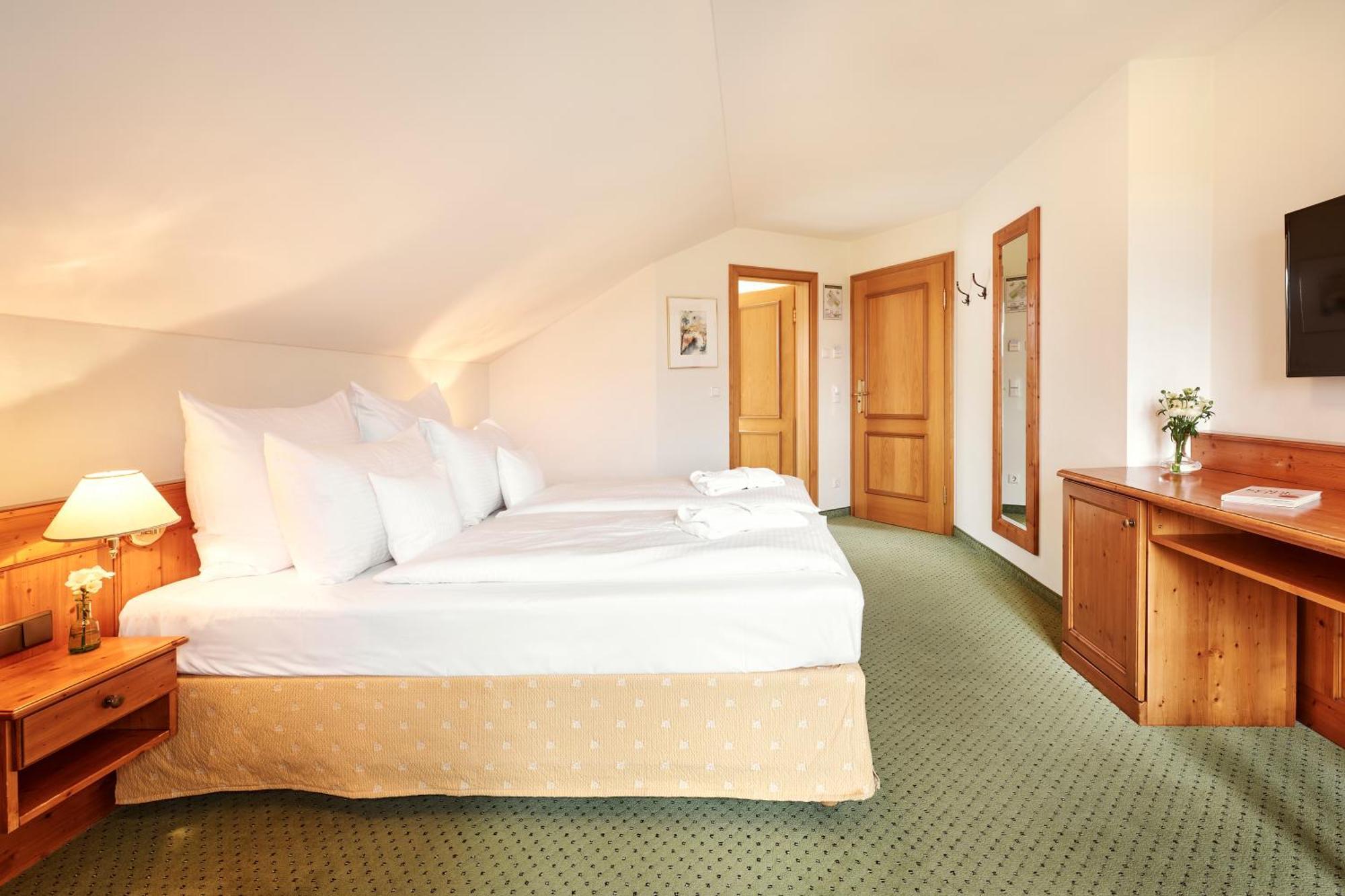 Hotel Auf Der Gsteig Gmbh Lechbruck Ruang foto